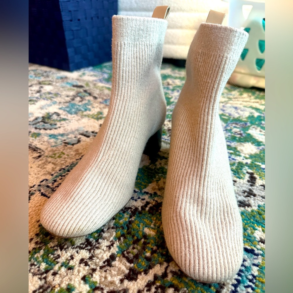 Everlane Glove Knit Boots - w size 7 color Bone